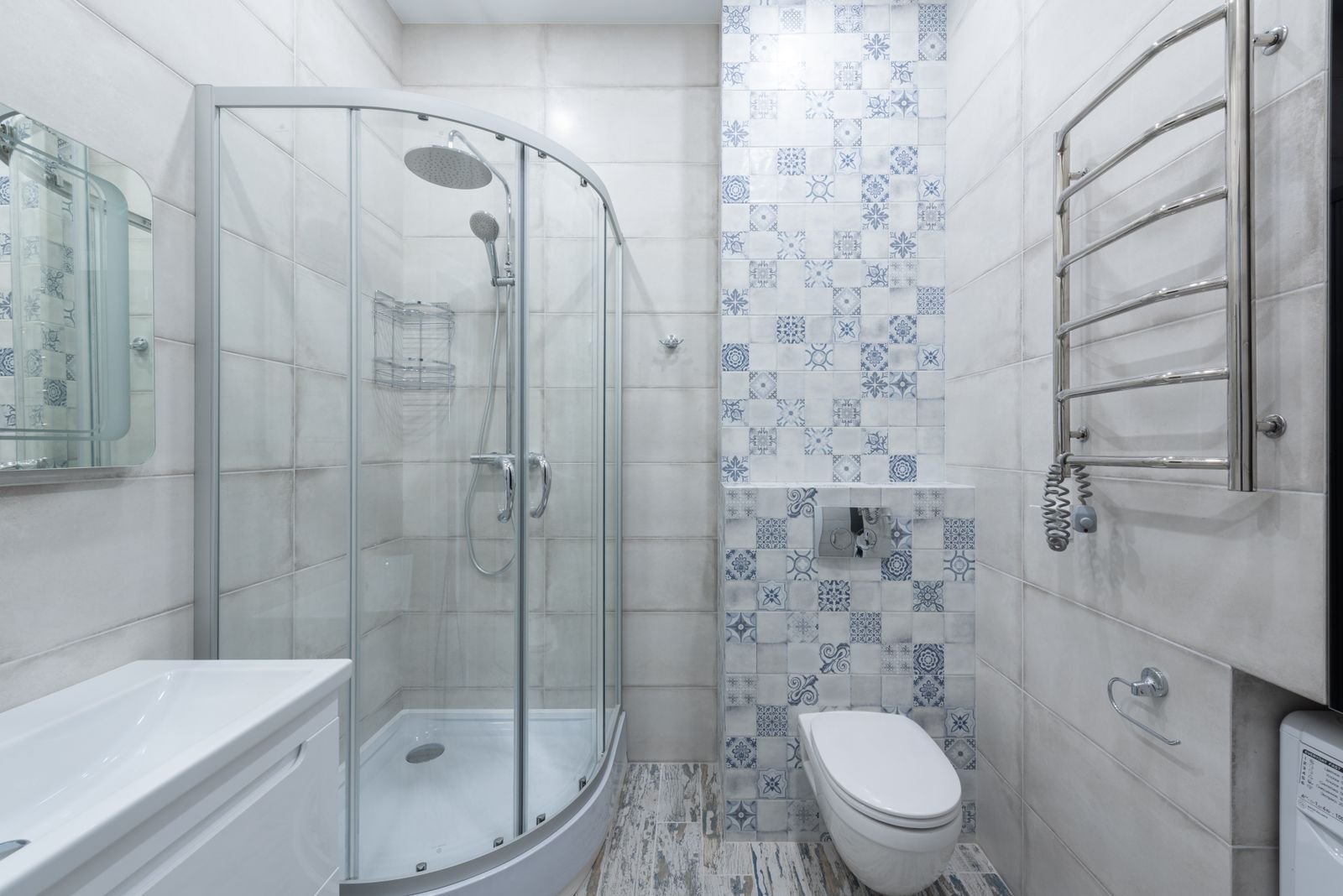 Bright clean modern bathroom ready for move-in in a Marietta, GA home